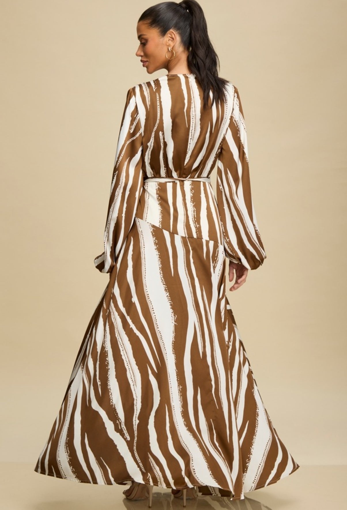 VESTIDO BLANCO CAFÉ ESTAMPADO