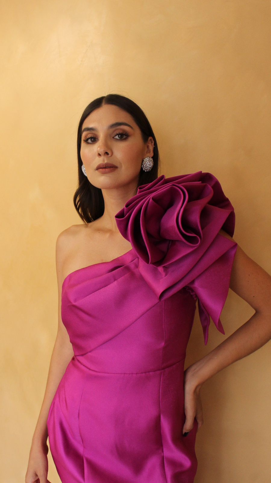 ALICIA VESTIDO MAGENTA CON FLOR