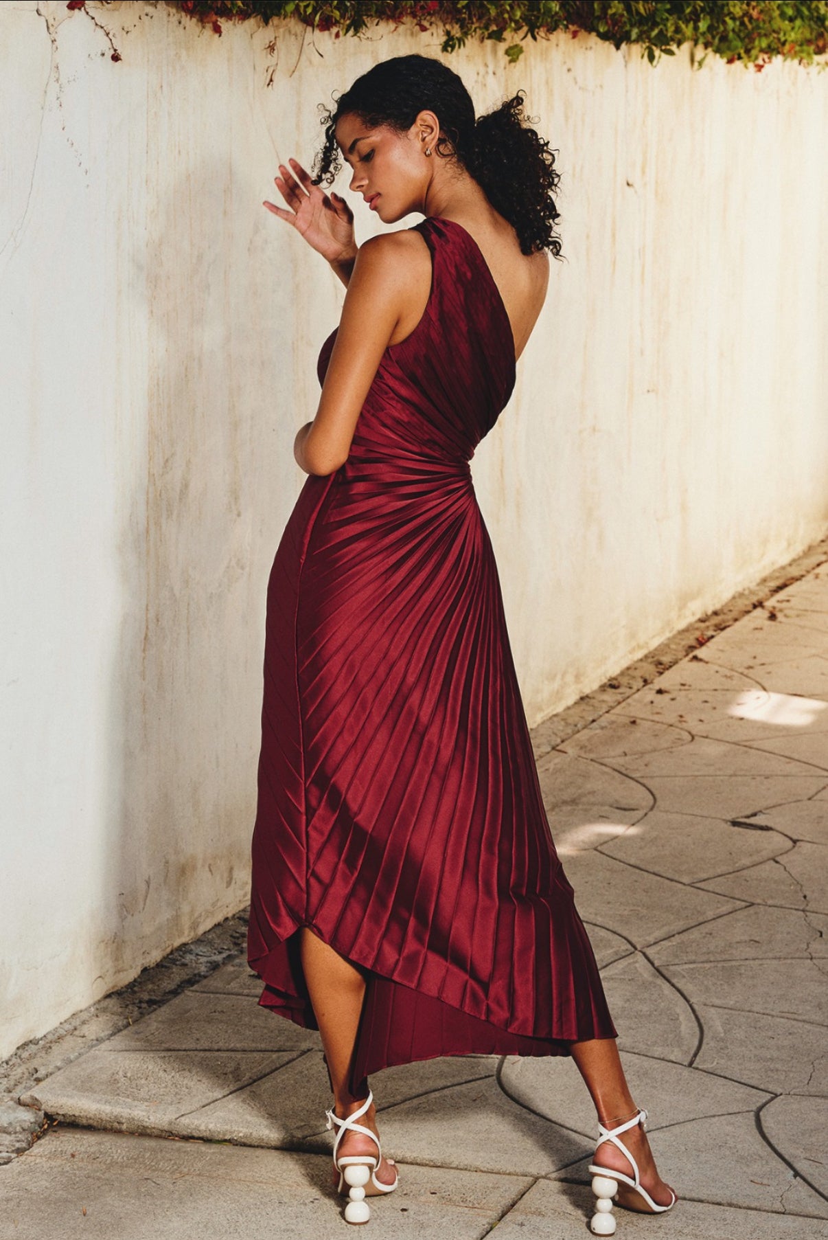 VESTIDO VINO ASIMÉTRICO