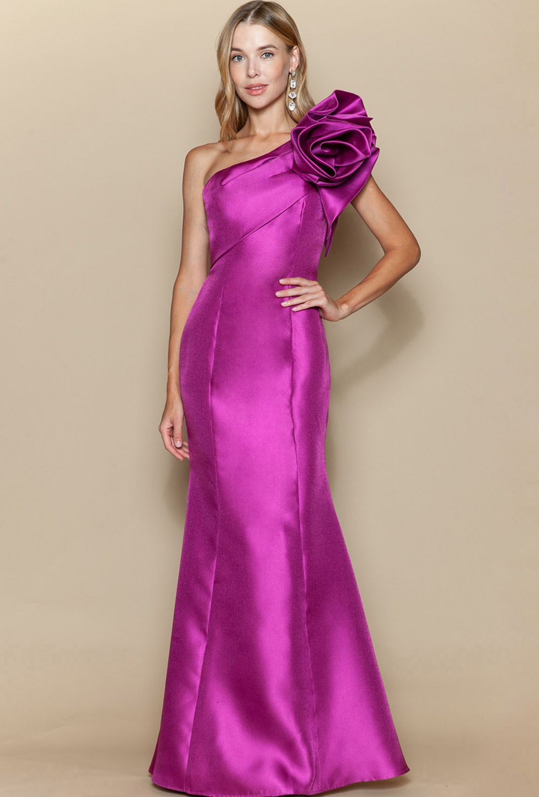 ALICIA VESTIDO MAGENTA CON FLOR