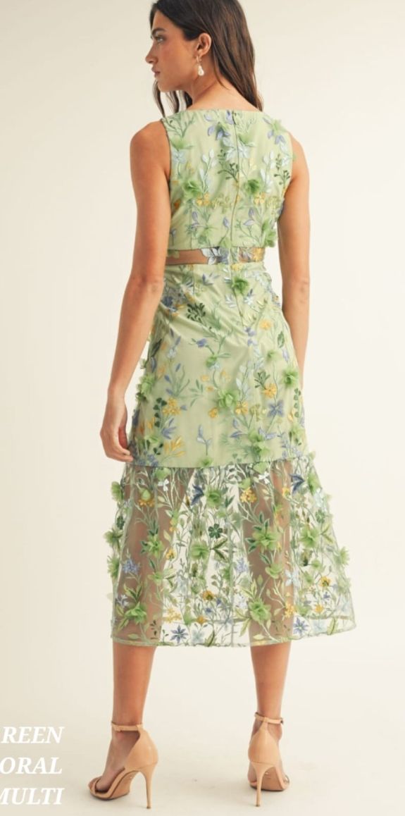 VESTIDO VERDE CON BORDADO