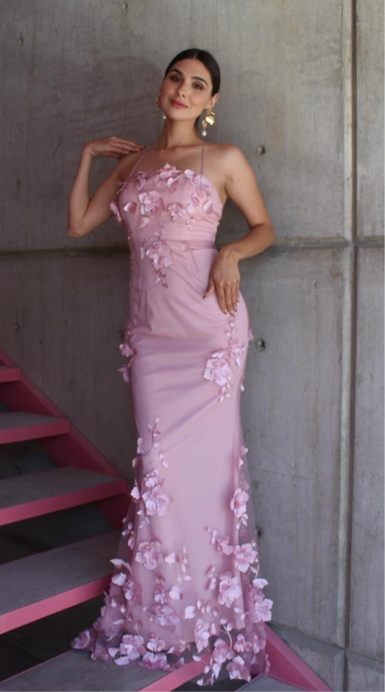 VESTIDO ROSA CON DETALLE DE FLOR