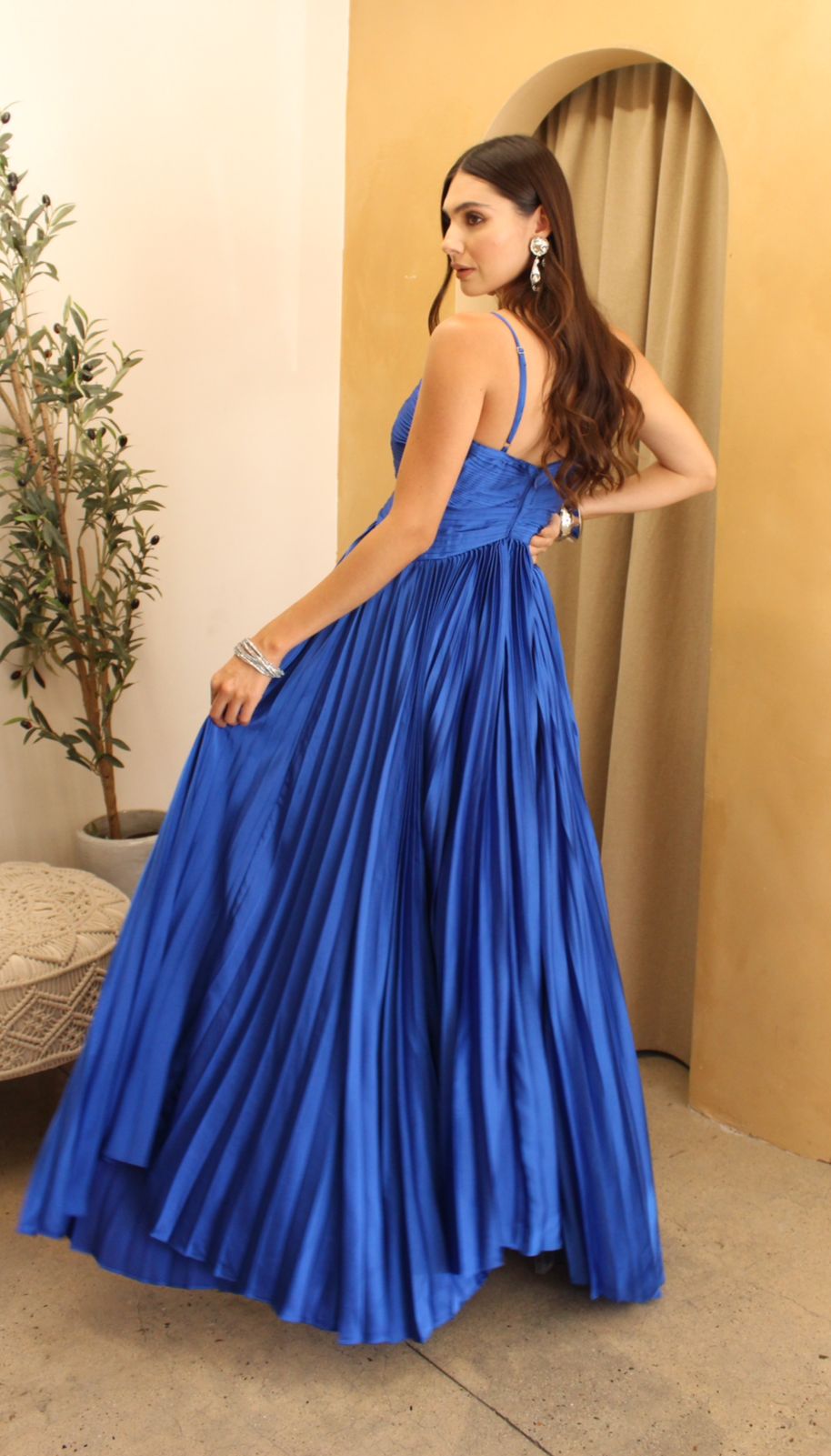 VESTIDO AZUL REY DE TIRANTES CON ESCOTE