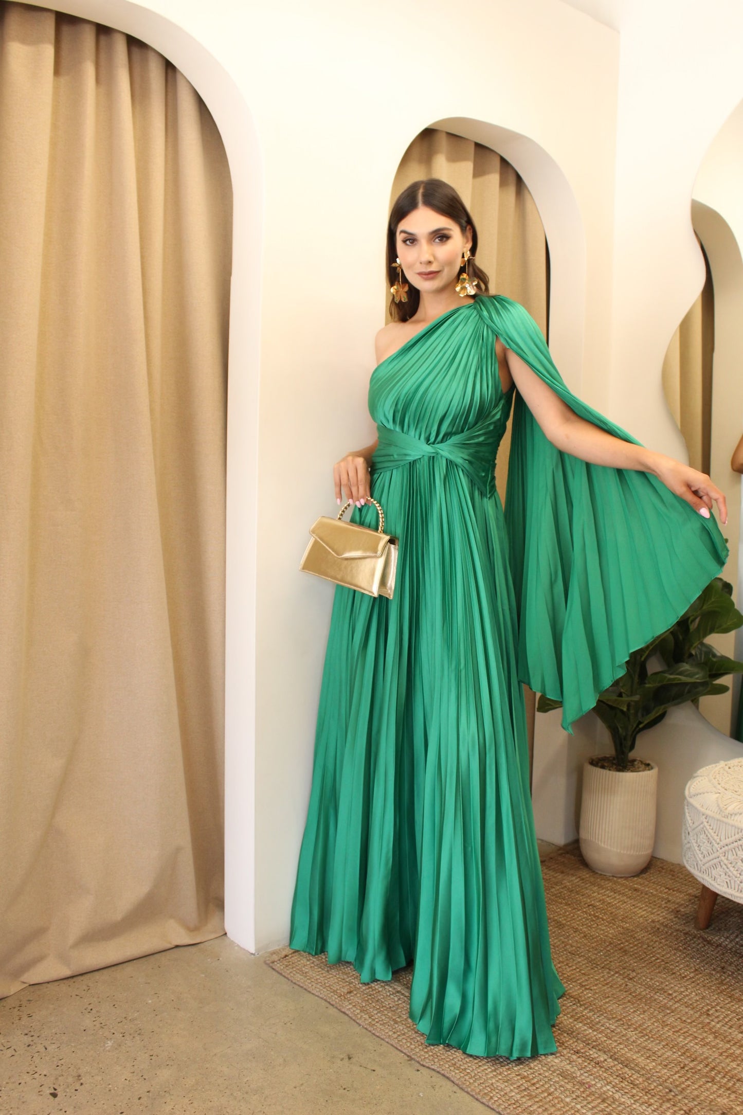 VESTIDO VERDE CON UNA MANGA