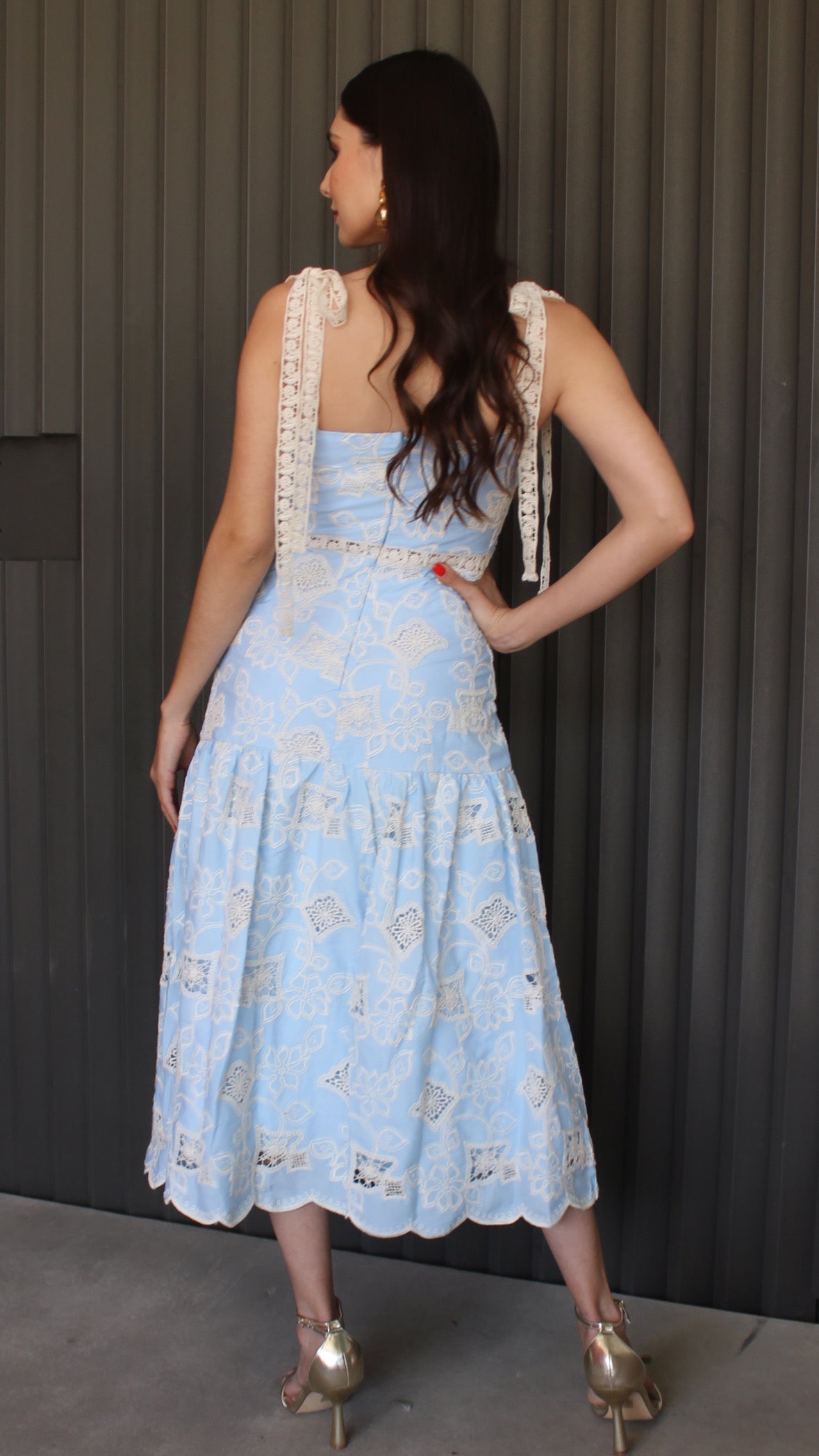 VESTIDO AZUL BORDADO BEIGE