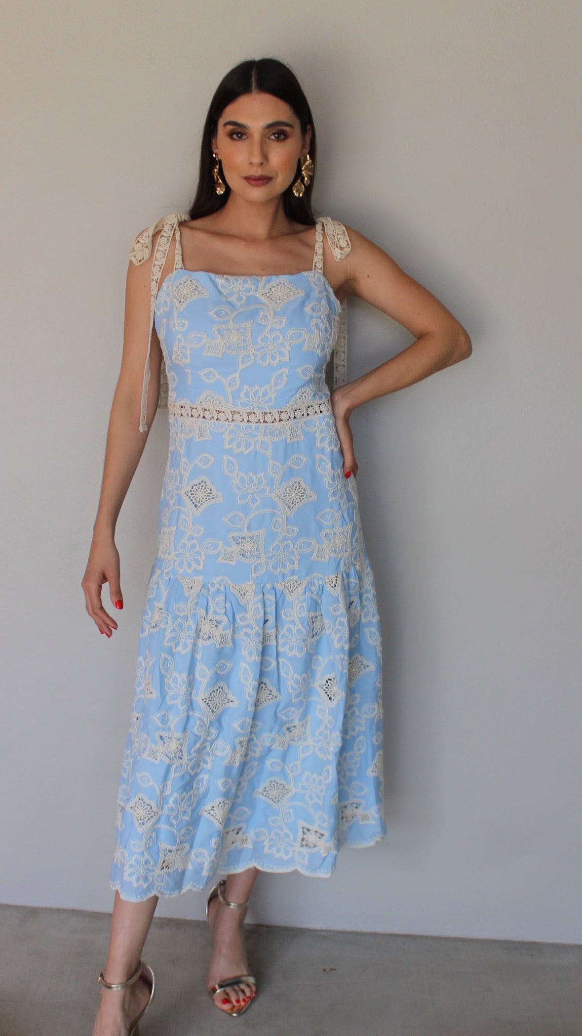 VESTIDO AZUL BORDADO BEIGE