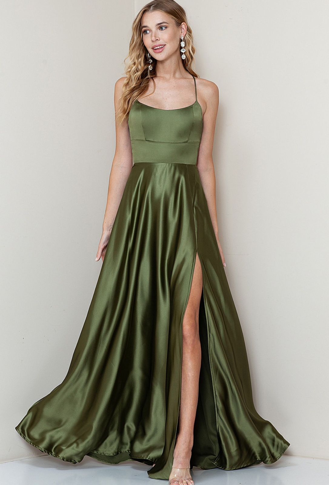 VESTIDO VERDE OLIVO CON TIRANTES