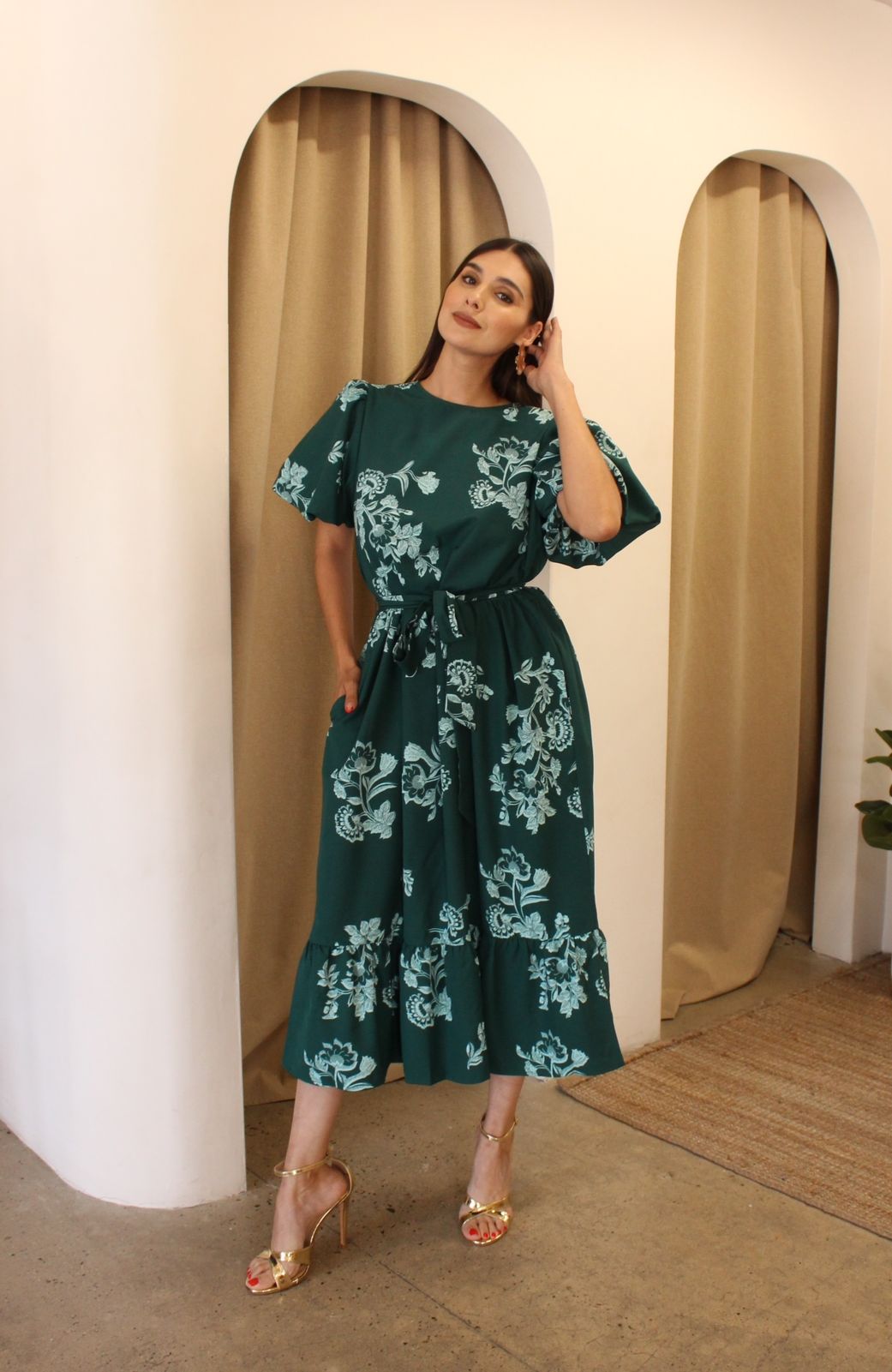 VESTIDO VERDE CON ESTAMPADO Y MANGA CORTA