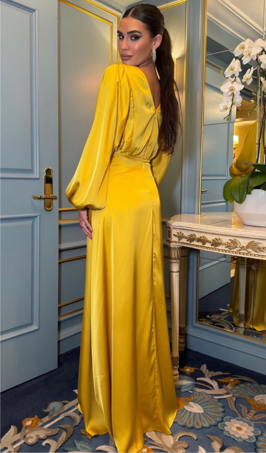 VESTIDO AMARILLO CON MANGAS ANCHAS