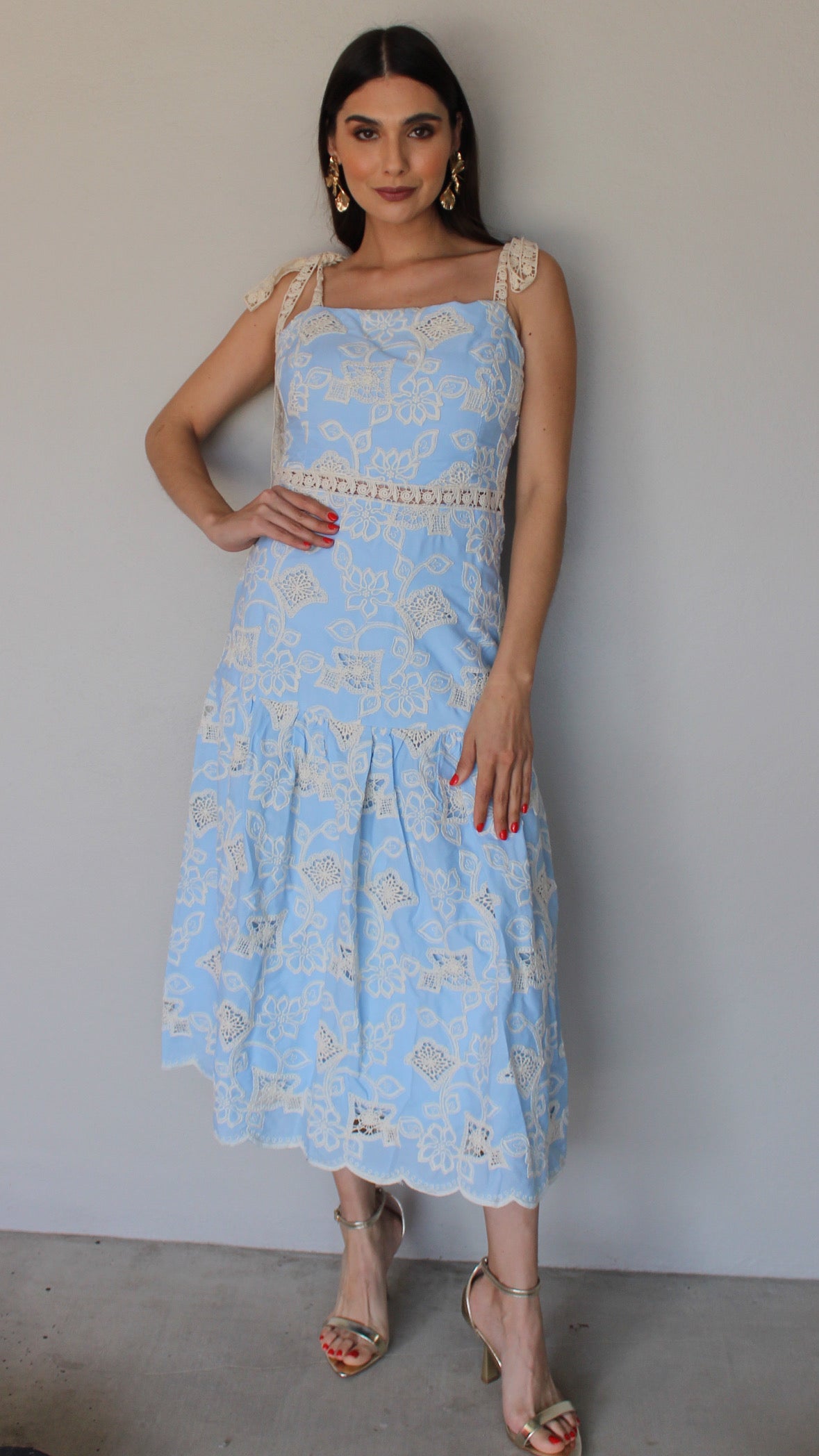 VESTIDO AZUL BORDADO BEIGE