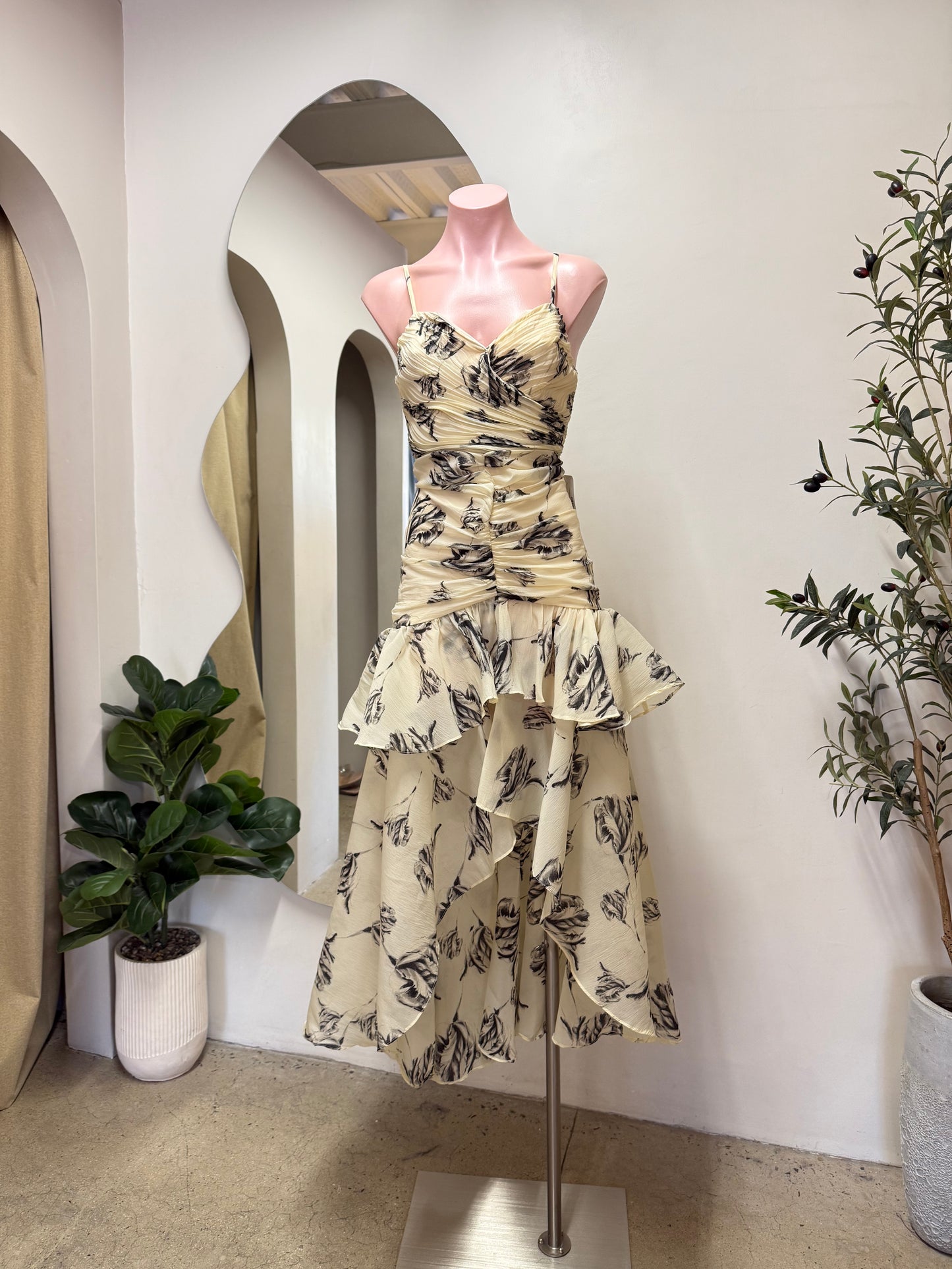 VESTIDO BEIGE NEGRO ESTAMPADO