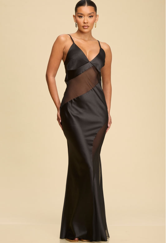 VESTIDO NEGRO CON TRANSPARENCIA
