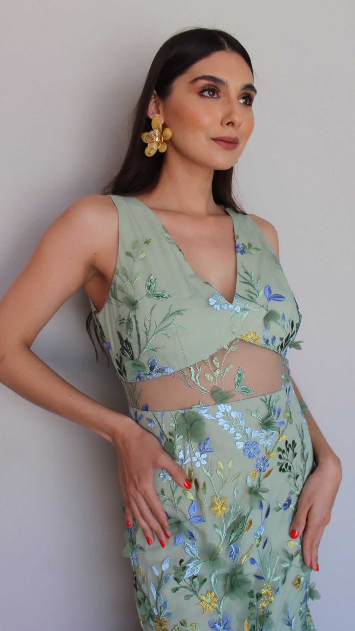 VESTIDO VERDE CON BORDADO