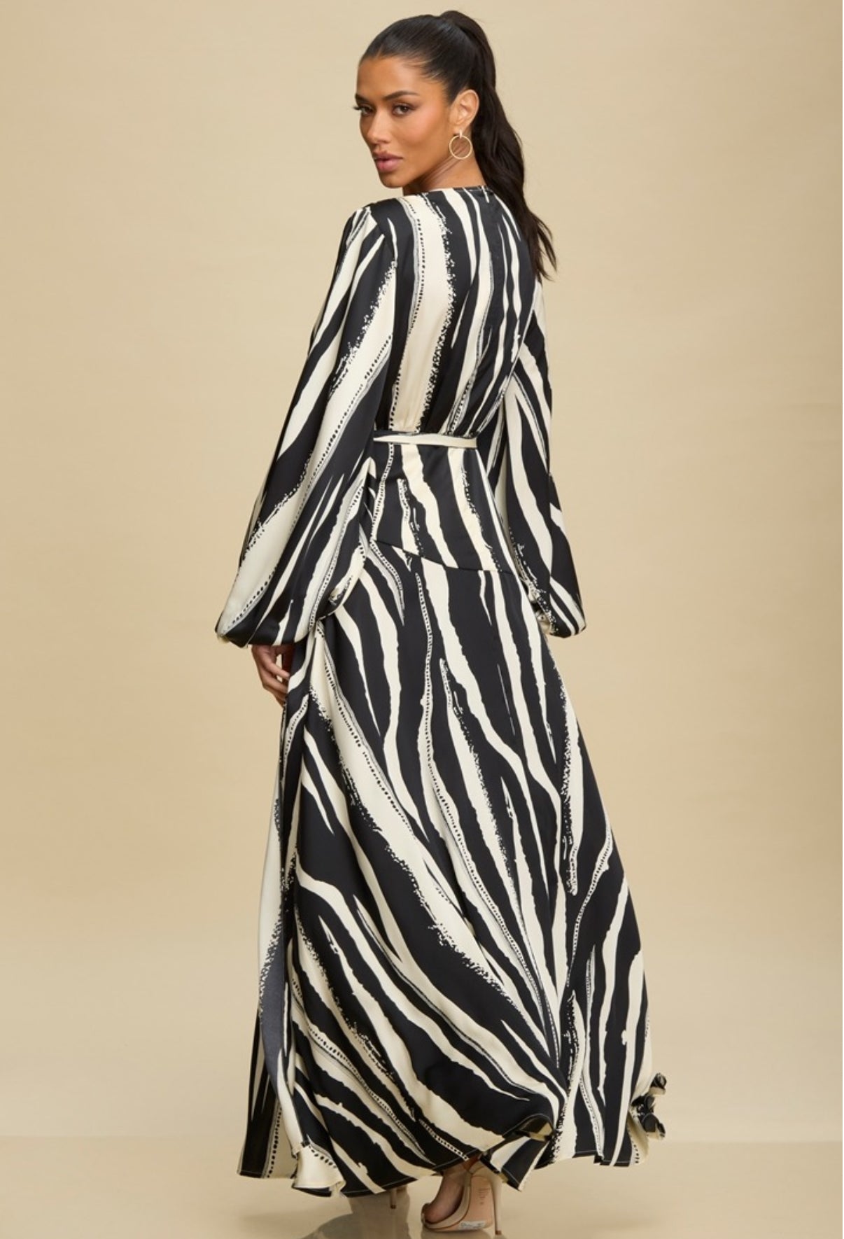 VESTIDO BLANCO NEGRO ESTAMPADO