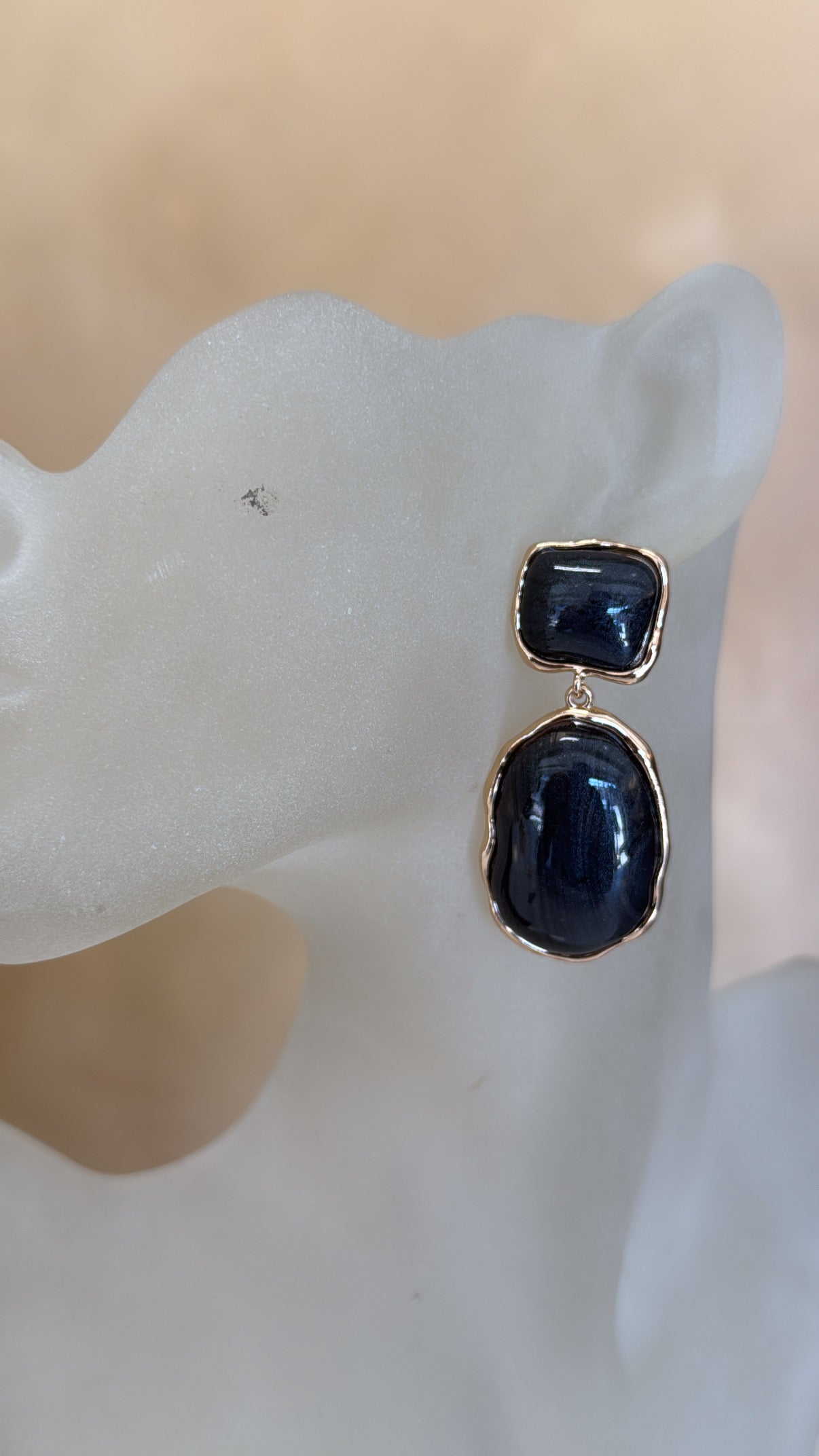 ARETE DORADO PIEDRA NEGRA