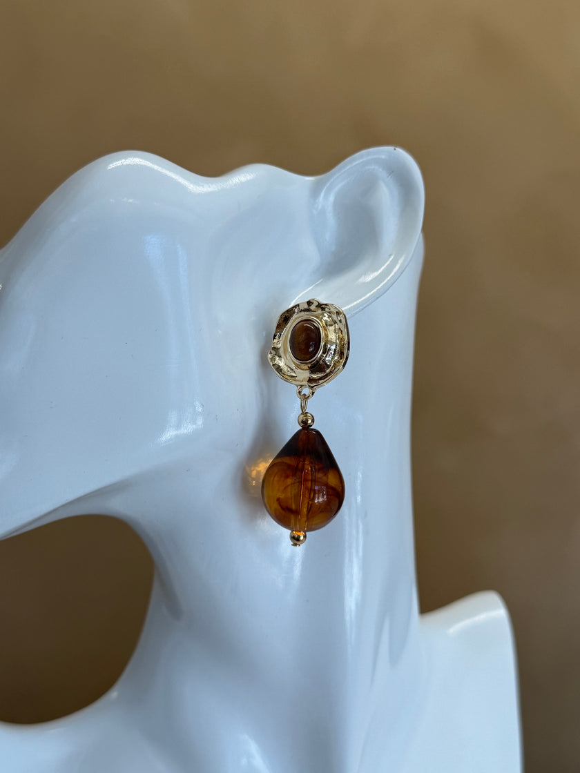 ARETE DORADO CON CAFÉ