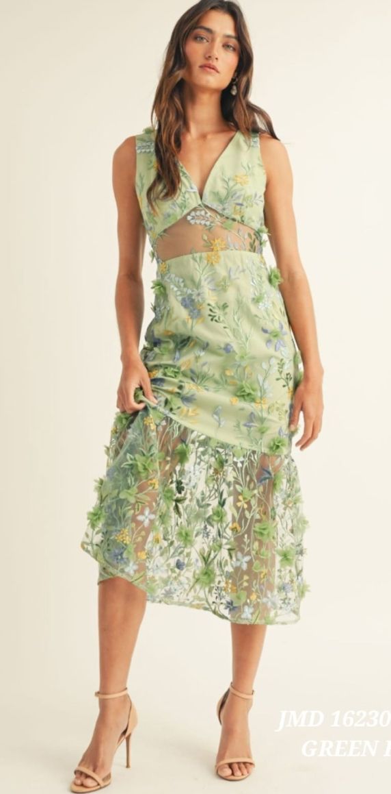 VESTIDO VERDE CON BORDADO
